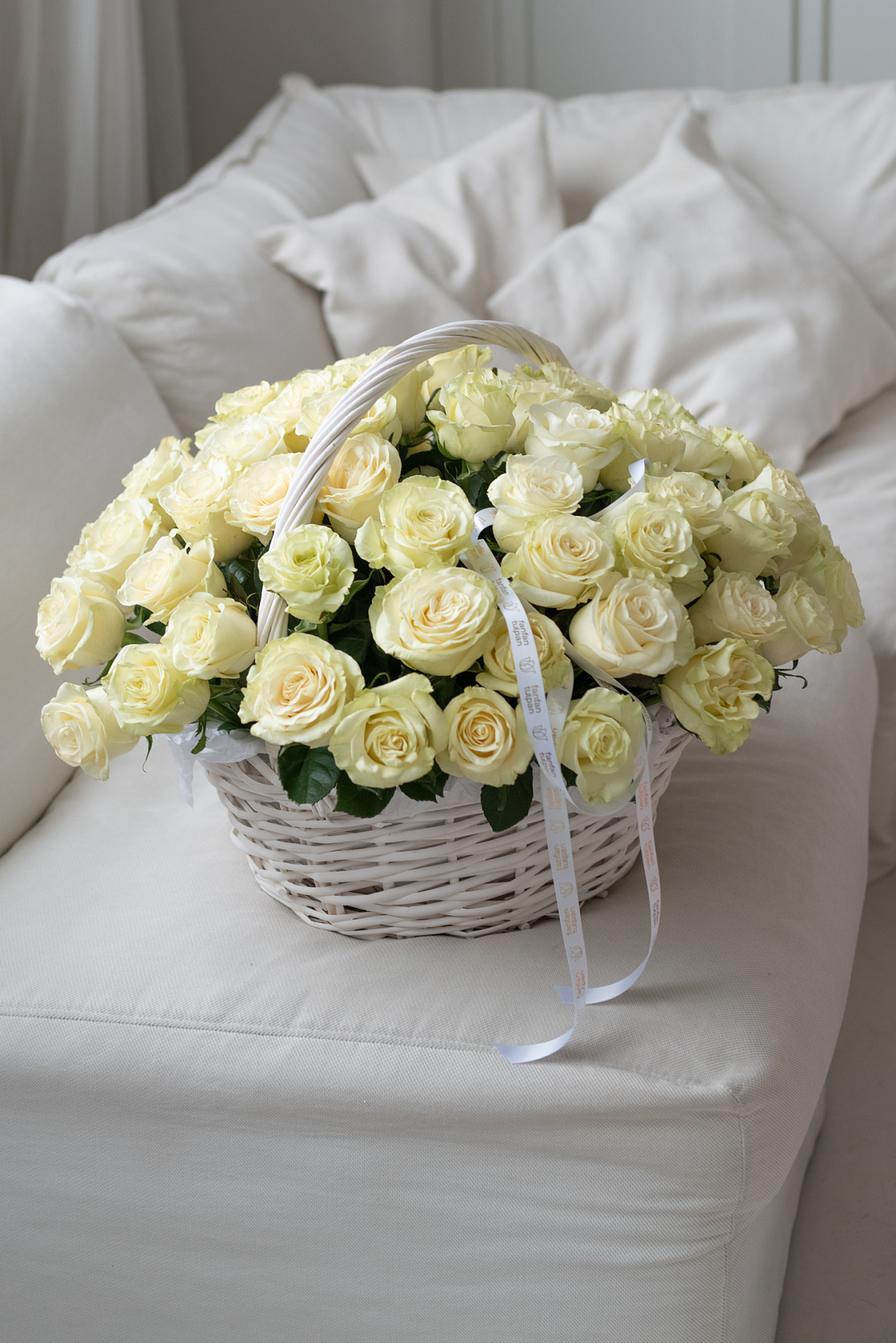 Большая корзина из роз Essence Mondial