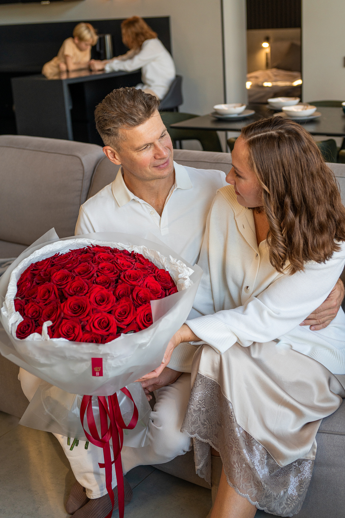 Букет из 51 розы Лучи любви